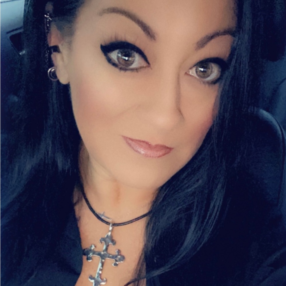 Meet your Posher, Monica